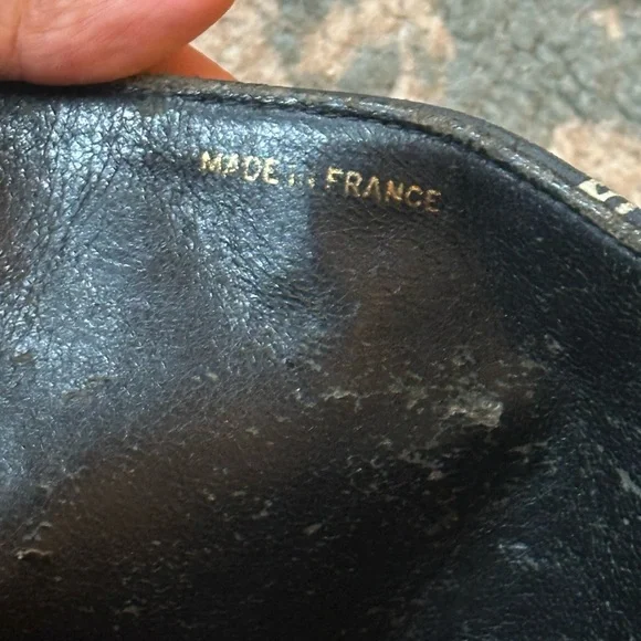 1995 Chanel Black Quilted Shoulder Bag with Gold Chain - Picture 15 of 16